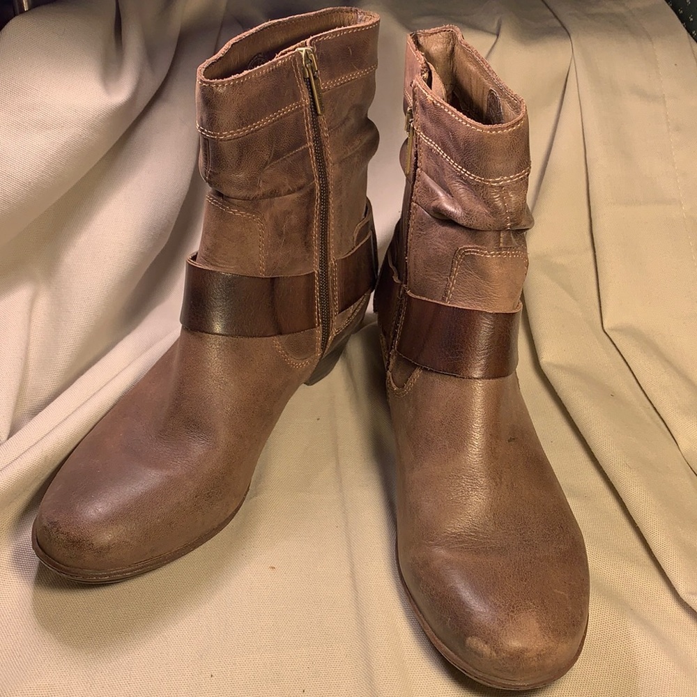 Pikolinos soft leather ankle boots